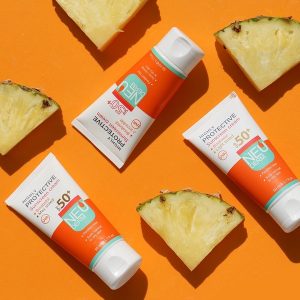 کرم ضد آفتاب نئودرم SPF50 فاقدچربی بی رنگ(محافظ قوی)